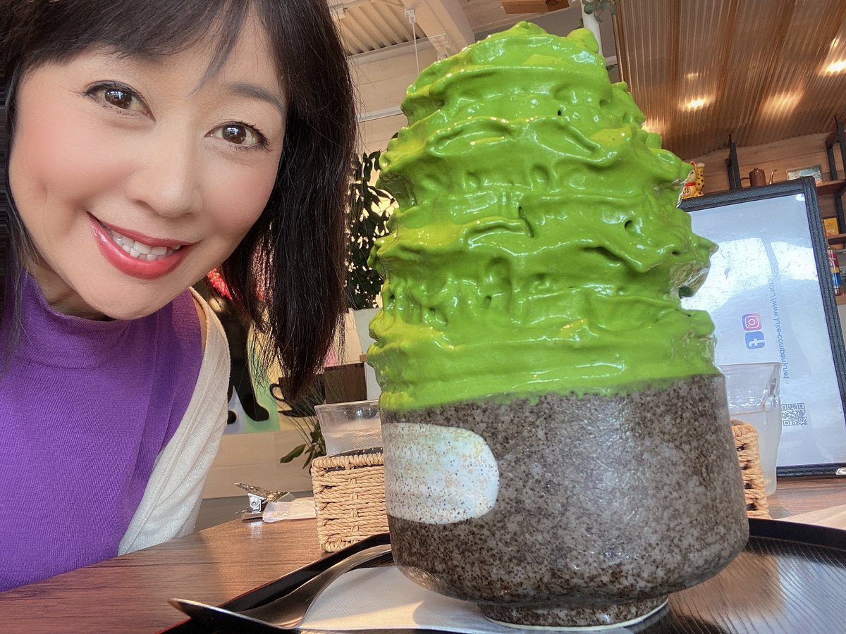 22PWFQhrQepN8Y6's tweet photo. この味の虜💖

#西尾抹茶 をたっぷり
#西尾の抹茶エスプーマ氷🍵
#西尾の抹茶パンケーキ 両方食べれた🥞

オーナー #稲垣昌利 さんは、先日まで新宿高島屋「美味コレクション」で出展。３本のTV取材も受けてた。
食事やワッフルなども美味しい
#cafeluke 
#カフェルーク 
#かき氷 
#パンケーキ https://t.co/9Pu3XX5dKr