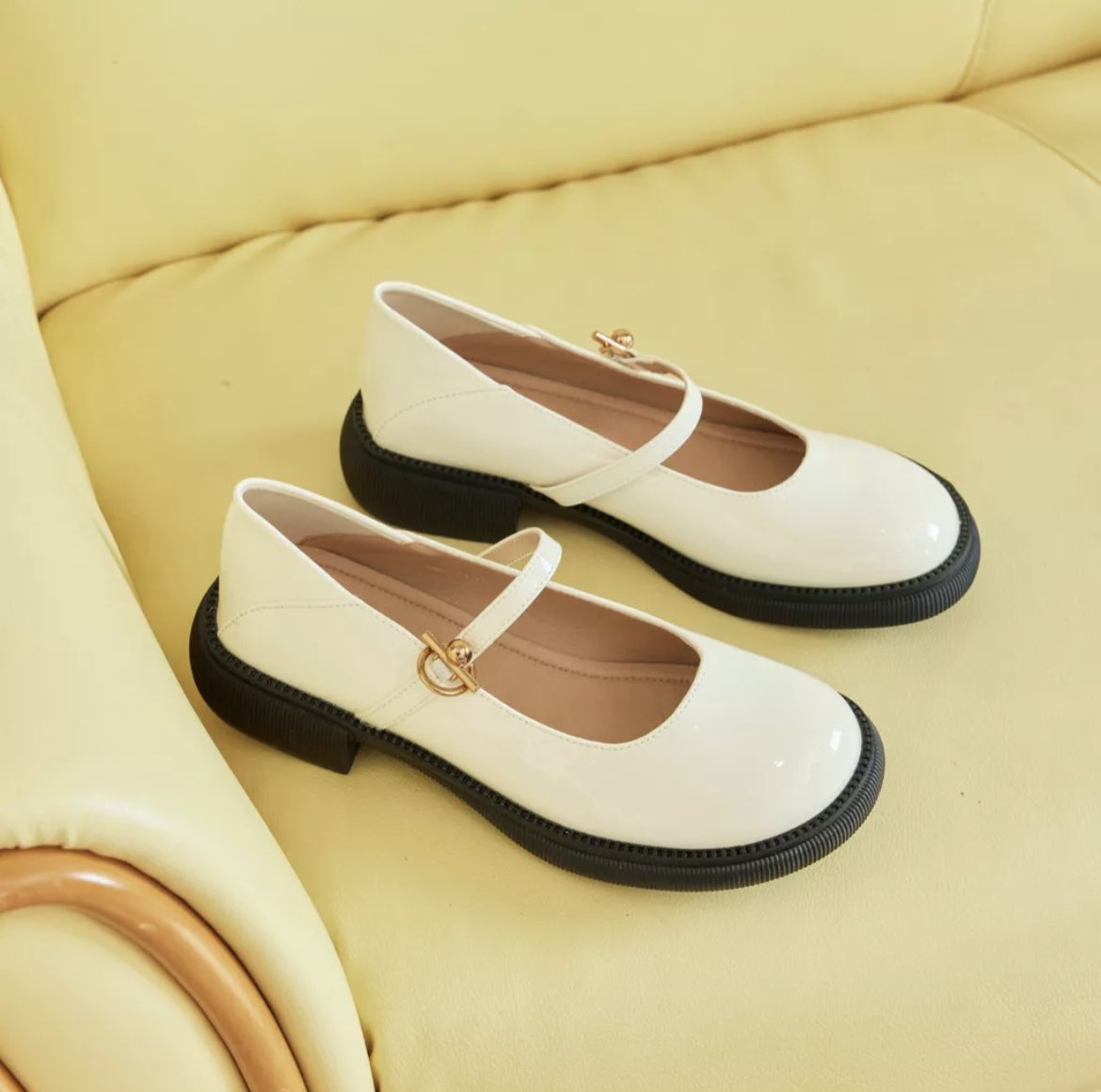usedwithme's tweet photo. ส่งต่อรองเท้า The Classic Jane  สี vanilla ของร้าน Labotte.bkk มือ1 size 41  
700 รวมส่ง (from 890)
#รองเท้าy2k #ส่งต่อlabotte #รองเท้ามือสอง #รองเท้ามือสองของแท้ #labottebkk https://t.co/LDFGZrltJL