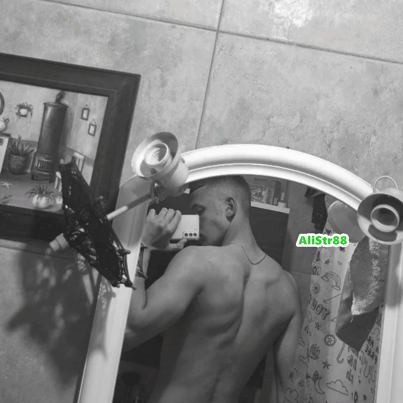 AliStr88's tweet photo. Un rico macho hetero engañado, con una gran 🍆😏 lastima que se dio cuenta que también me mandaba pack con sus amigos y me dejo de hablar, DM para ver a sus amigos también ❤️ https://t.co/2V4Mbk91Er