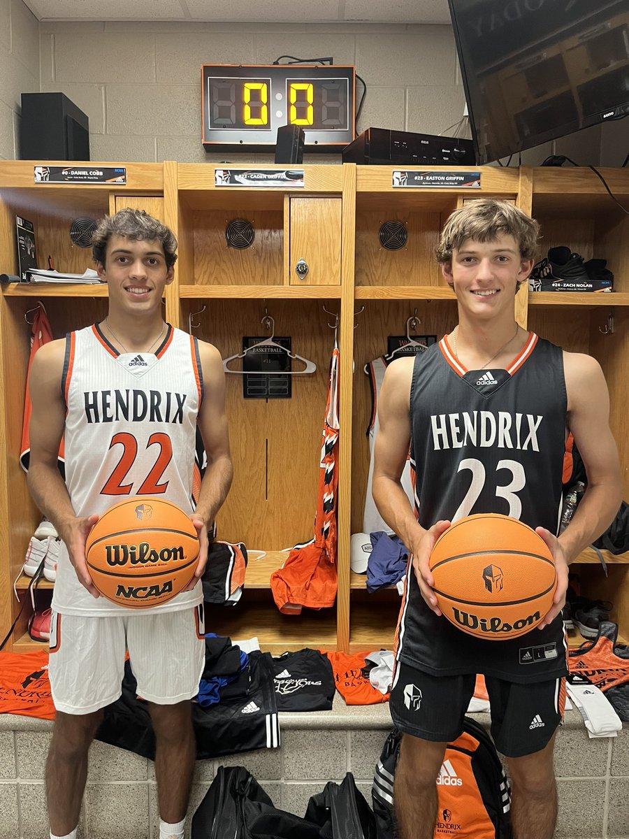 cgriffin2234's tweet photo. I appreciate Coach McCrackin taking the time to show us around campus and officially offer me to play basketball at Hendrix College. https://t.co/GYJQ3pWrB6