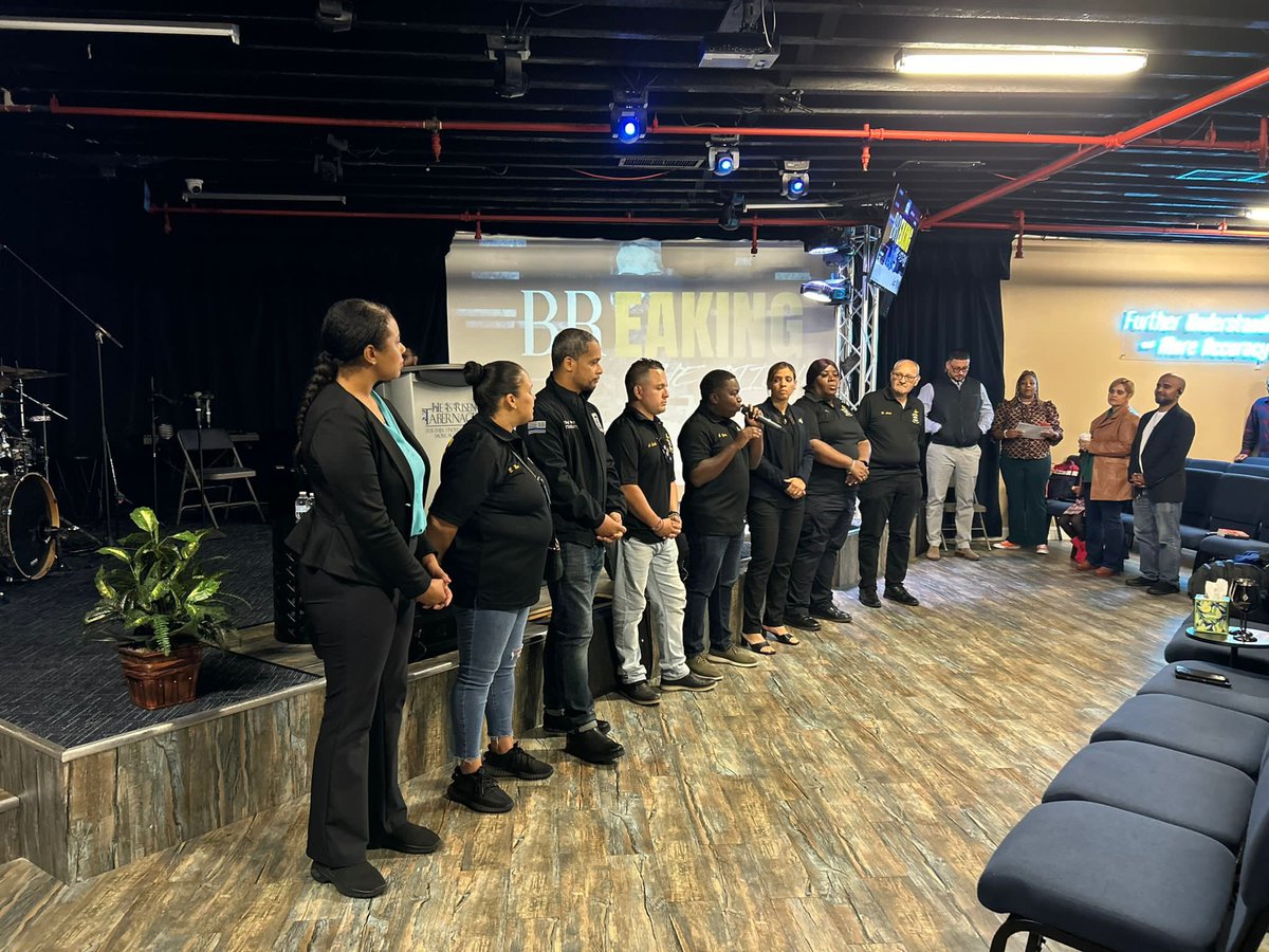 NYPDauxiliary's tweet photo. Today I had the honor of joining my brothers and sister from Police Officers for Christ to pray for our members. What a powerful night it was. May god continue blessing the NYPD. If anyone is going through rough times or simply needs to speak to someone, I’m always available! https://t.co/erxcTKv6it