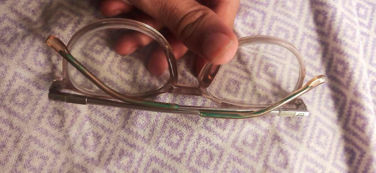 Yazzz07's tweet photo. @Lenskart_com @peyushbansal 
It's not even 6 months complete for using this product &amp; my specs start turning green, what is this, it  turn green on 3 month but i my posting this now as I use my goggle so rarely, and i am suffering from eye flu so I open my goggle and see this https://t.co/WfUbHwcoN7