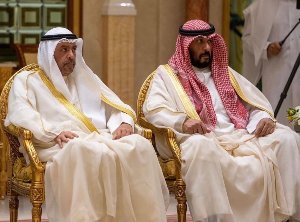 Dhirar21's tweet photo. مهما حاول المنبوذ واخوه وذبابهم نشر اكاذيب ضد وزير الشعب و سور الكويت 
يبقون فوق كل اشاعة وكل شبهات المنبوذ وادواته

عينين في راس .. https://t.co/hQyhznNqcq