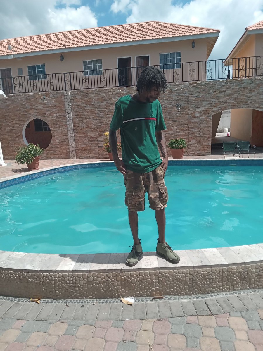 uption1 tweet picture