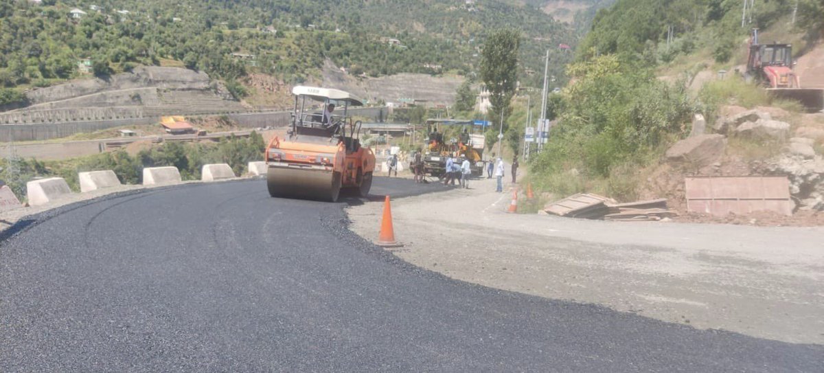 DrJitendraSingh's tweet image. Expansion and enhancing of the Chenani–Sudhmahadev section on National Highway 244, configuring it into a 2-lane road with paved shoulders. Thanks PM Sh @NarendraModi ji. Thanks MoRTH Minister Sh @Nitin_Gadkari ji.

#ConstituencyUpdate