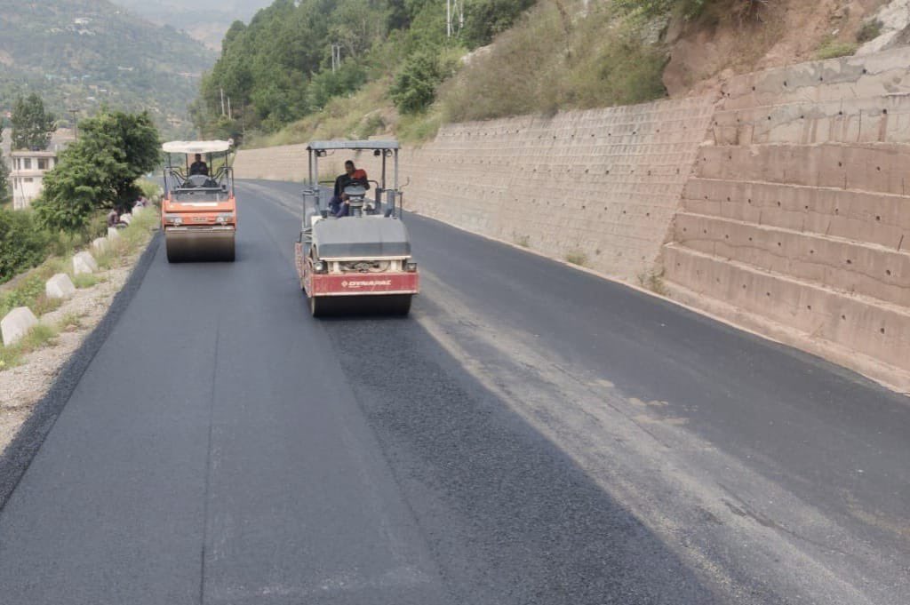 DrJitendraSingh's tweet image. Expansion and enhancing of the Chenani–Sudhmahadev section on National Highway 244, configuring it into a 2-lane road with paved shoulders. Thanks PM Sh @NarendraModi ji. Thanks MoRTH Minister Sh @Nitin_Gadkari ji.

#ConstituencyUpdate