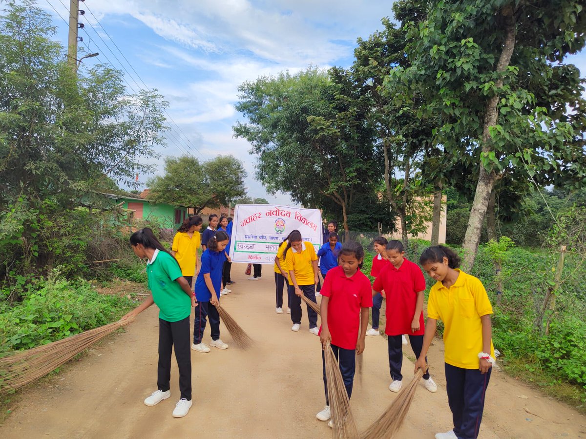 GumlaJnv's tweet photo. स्वच्छ भारत श्रेष्ठ भारत # 
आओ मिलकर करें श्रमदान!  साथ मिलकर मनायें स्वच्छता का त्योहार
@EduMinOfIndia @dpradhanbjp @CommissionerNVS @PMOIndia @narendramodi @CHaribabu15 @NVS_RO_Patna @NVSROPatna @Pradeep01081976 https://t.co/Xi4AdSi8gh
