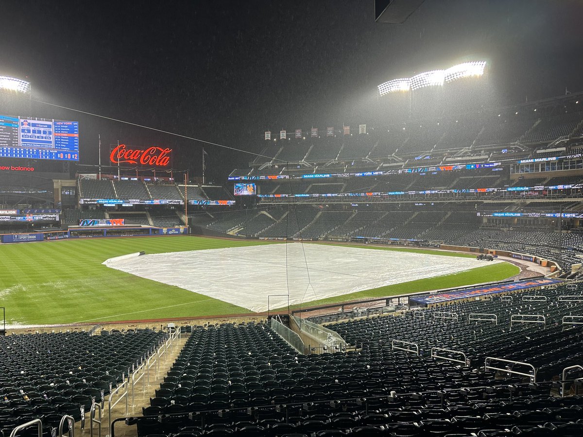 It’s midnight in Manhattan, this is no time to get cute. 2+ hour rain delay so far tonight at Citi Field