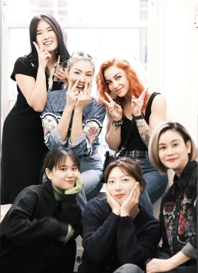 bringmefaye's tweet image. เดินทางมาถึงคลาสสุดท้ายแล้ว สำหรับการเดินทางไปเรียนด้านทรงผมที่ Sassoon Academy ตลอดระยะเวลาที่อยู่ที่นั่นคนเก่งของพวกเราตั้งใจเรียนอย่างเต็มที่เลย 

Our best hair stylist💛💈

#ฝ้ายสุภาพร
#faye_malisorn 
#sassoonacademy