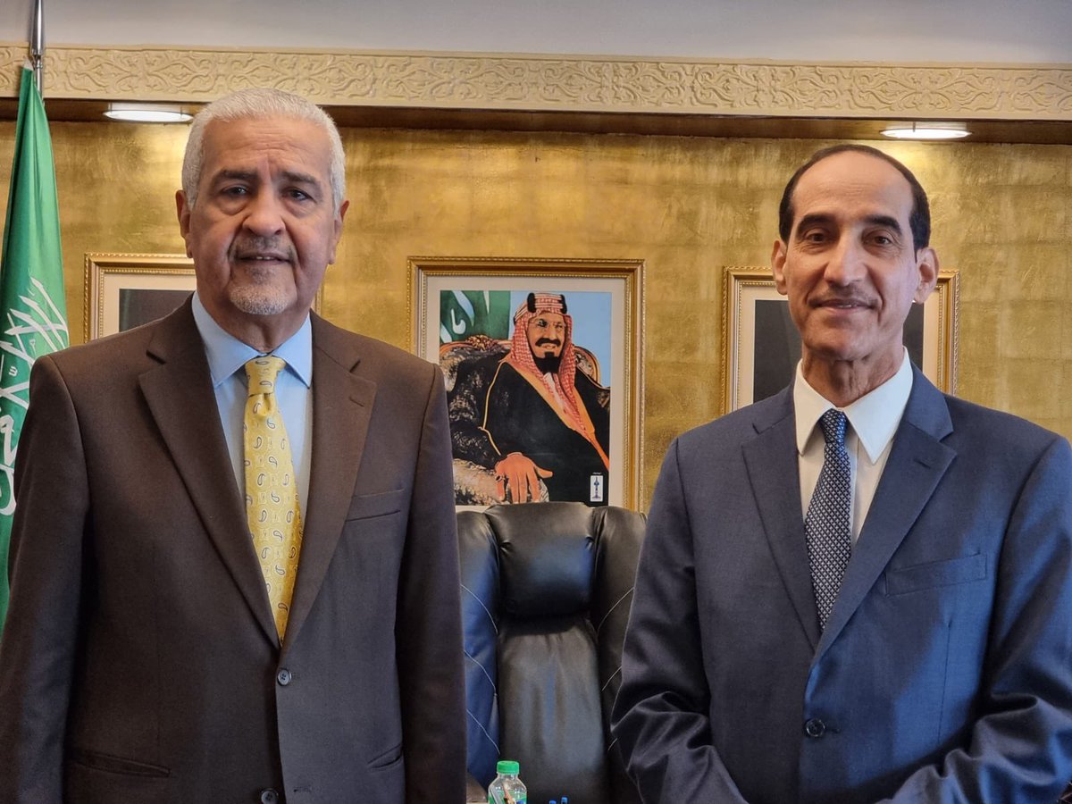 إستقبل سعادة السفير/ هشام بن سلطان القحطاني في مكتبه بالسفارة الأستاذ/ سليمان بن محمد الثنيان، نائب رئيس جامعة الملك عبدالله للعلوم والتقنية للشؤون الحكومية.

وجرى خلال اللقاء مناقشة المواضيع ذات الاهتمام المشترك وسبل تعزيز التعاون بين المملكة العربية السعودية وجمهورية الفلبين.