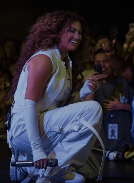 TKfan__'s tweet photo. Same energy #takecontroltour thank you @torikelly !! https://t.co/Yp6CHS9GYO