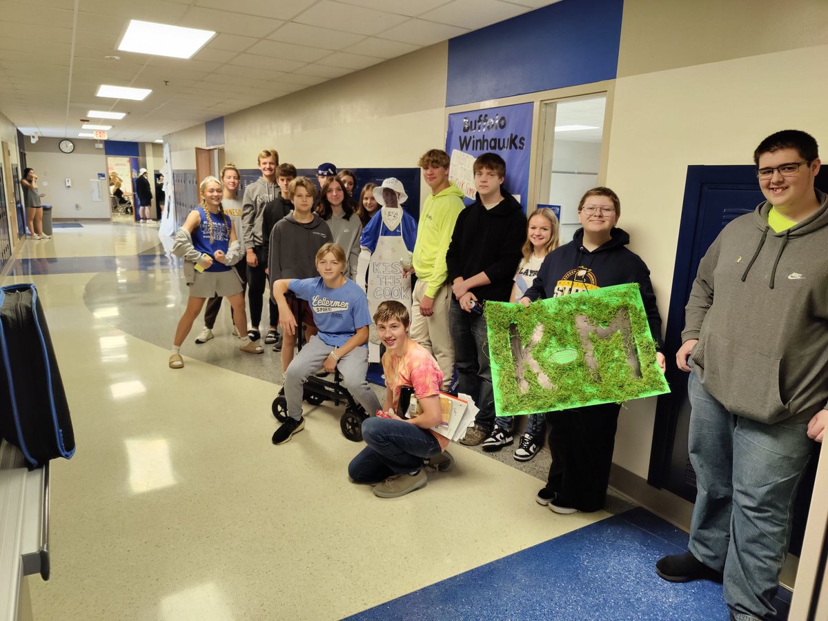 sthorny67's tweet photo. Best darn Homecoming door decorators ever! Good luck KoMets!!! https://t.co/4CqP6Jihz8