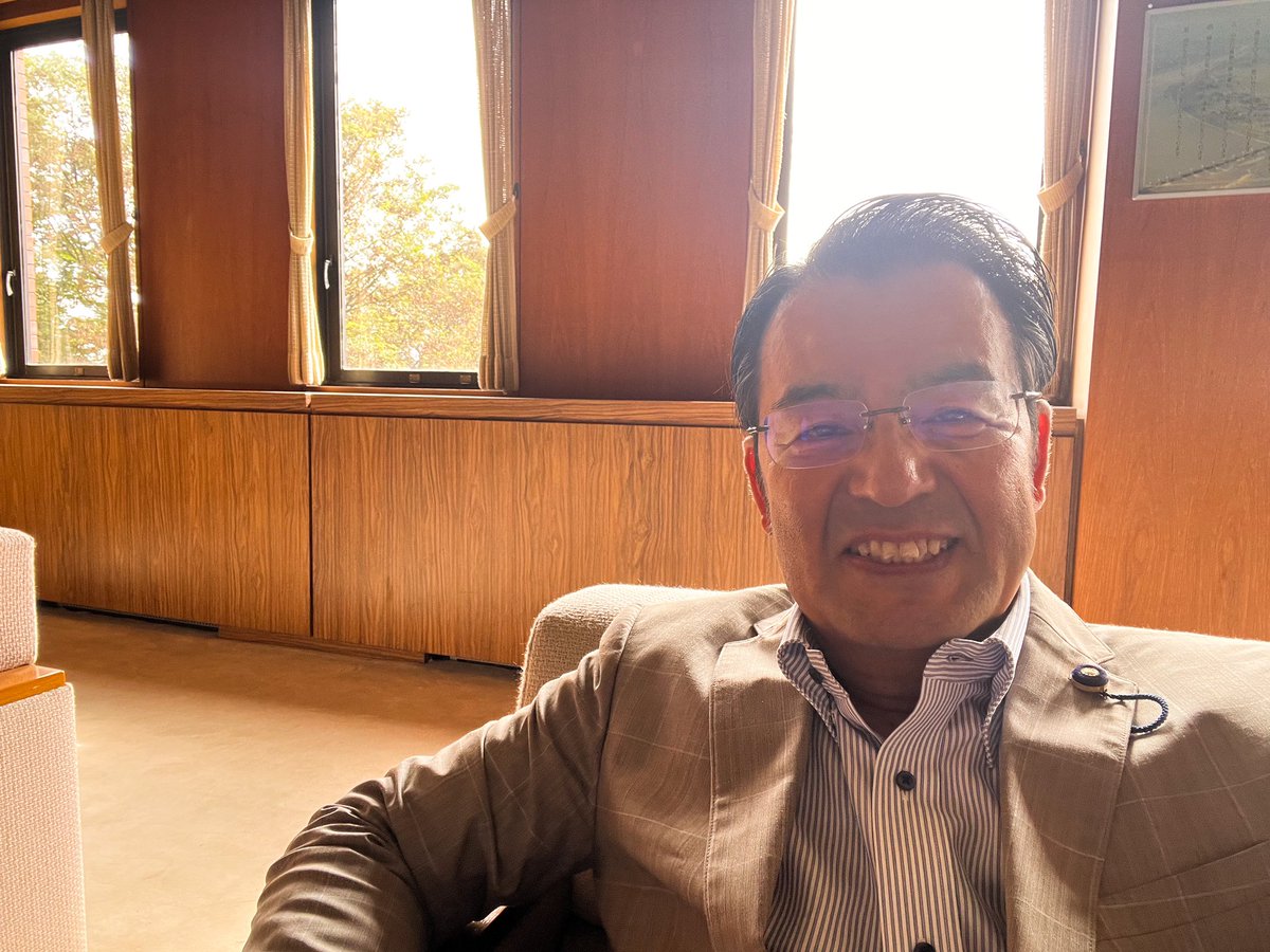 本日は小林議長から辞任届が提出されたので臨時議会が開かれることになりました。

ここは議員控え室です。