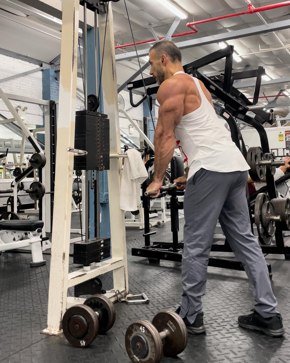 nocajflurim's tweet photo. Chest and arms workout went well today and got a really good workout today. 
When it’s less people in the gym and I can really do my workout routine that I already planed out the day before, then I get really happy 😃 https://t.co/VaYJj8vmPX