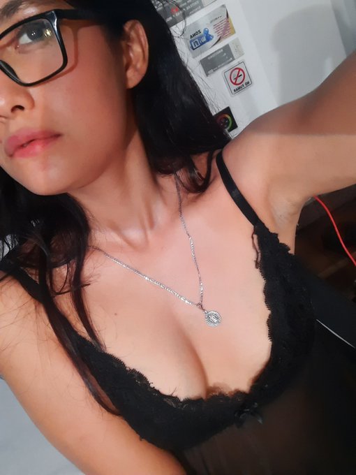 Se me antojan unos besos cachondos🤤 https://t.co/nAsKDnqGZT<a href="/tag/rt"class="tags"><span>#rt</span></a>