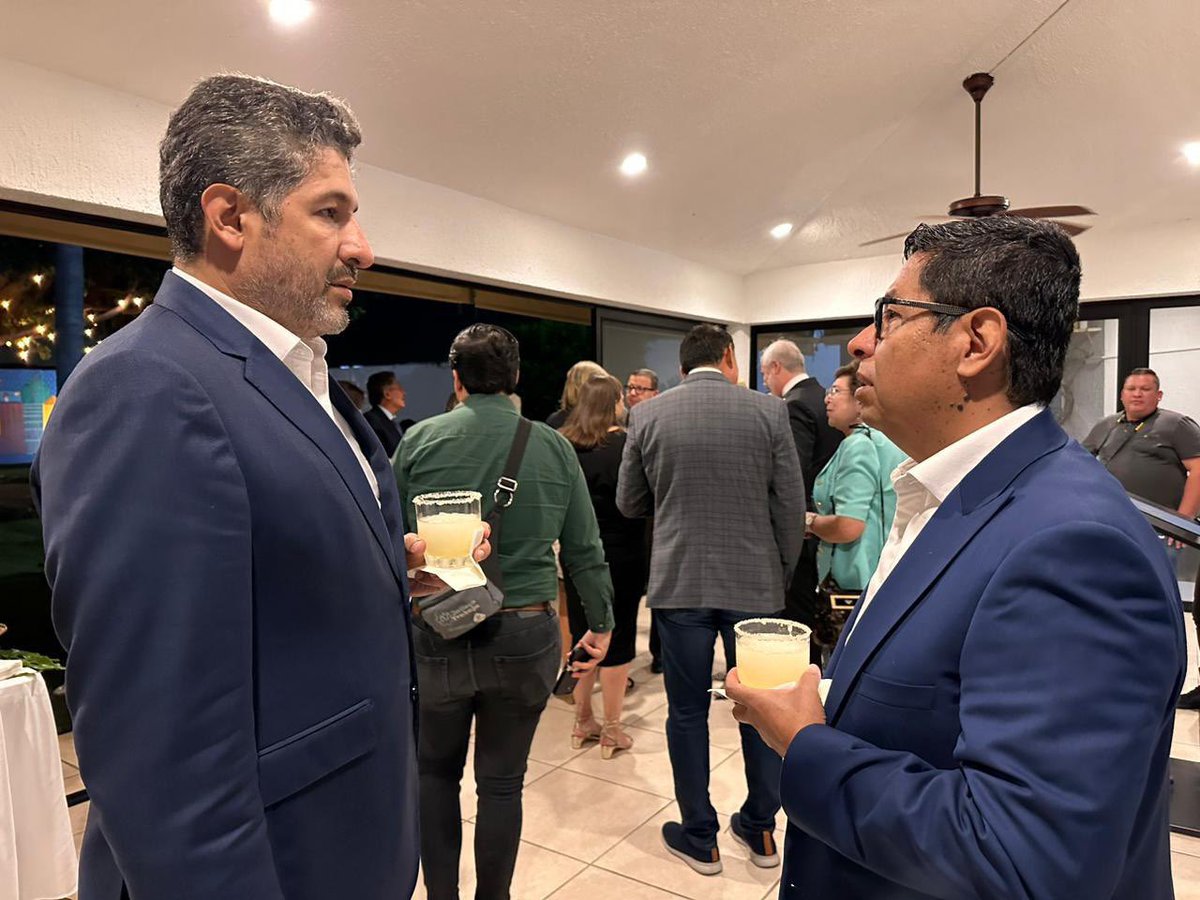 JCFloresMiramon's tweet photo. Fue un gusto asistir a la cálida recepción de bienvenida de la Cónsul General Amy Scanlon, su presencia en tierras mexicanas permite seguir estrechando lazos con nuestro país en temas educativos. Agradezco al @USCGGuadalajara por la invitación. https://t.co/BbXkOqXoL5