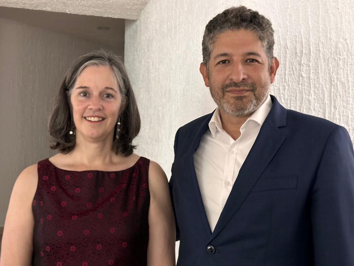 JCFloresMiramon's tweet photo. Fue un gusto asistir a la cálida recepción de bienvenida de la Cónsul General Amy Scanlon, su presencia en tierras mexicanas permite seguir estrechando lazos con nuestro país en temas educativos. Agradezco al @USCGGuadalajara por la invitación. https://t.co/BbXkOqXoL5