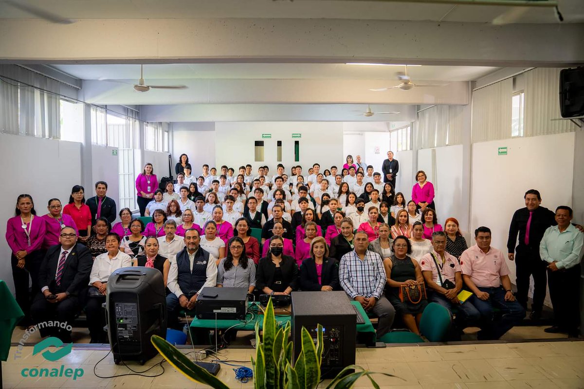 💚Conalover's 💜

Se llevó a cabo la  presentación de Rendición de Cuentas de plantel, expuesto por la Directora de Plantel Conalep Cuernavaca, la Maestra Beatriz Aburto Carpinteyro , quien dio a conocer acerca de las actividades escolares, recursos empleados, logros etc.