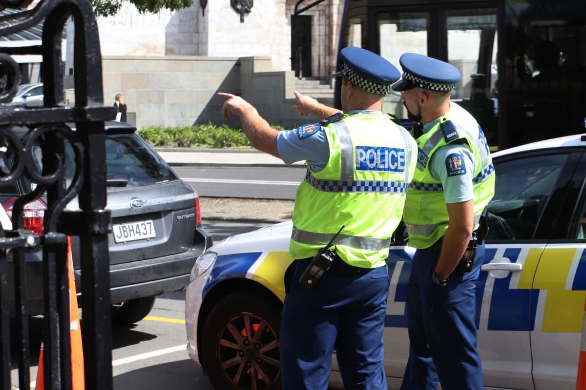 Experts are strongly opposed to conflating these issues - violent crime data changes depending on which data set you use; and there is no evidence that suggests the reduced prison population has created a crime wave. 

buff.ly/3PztpzS