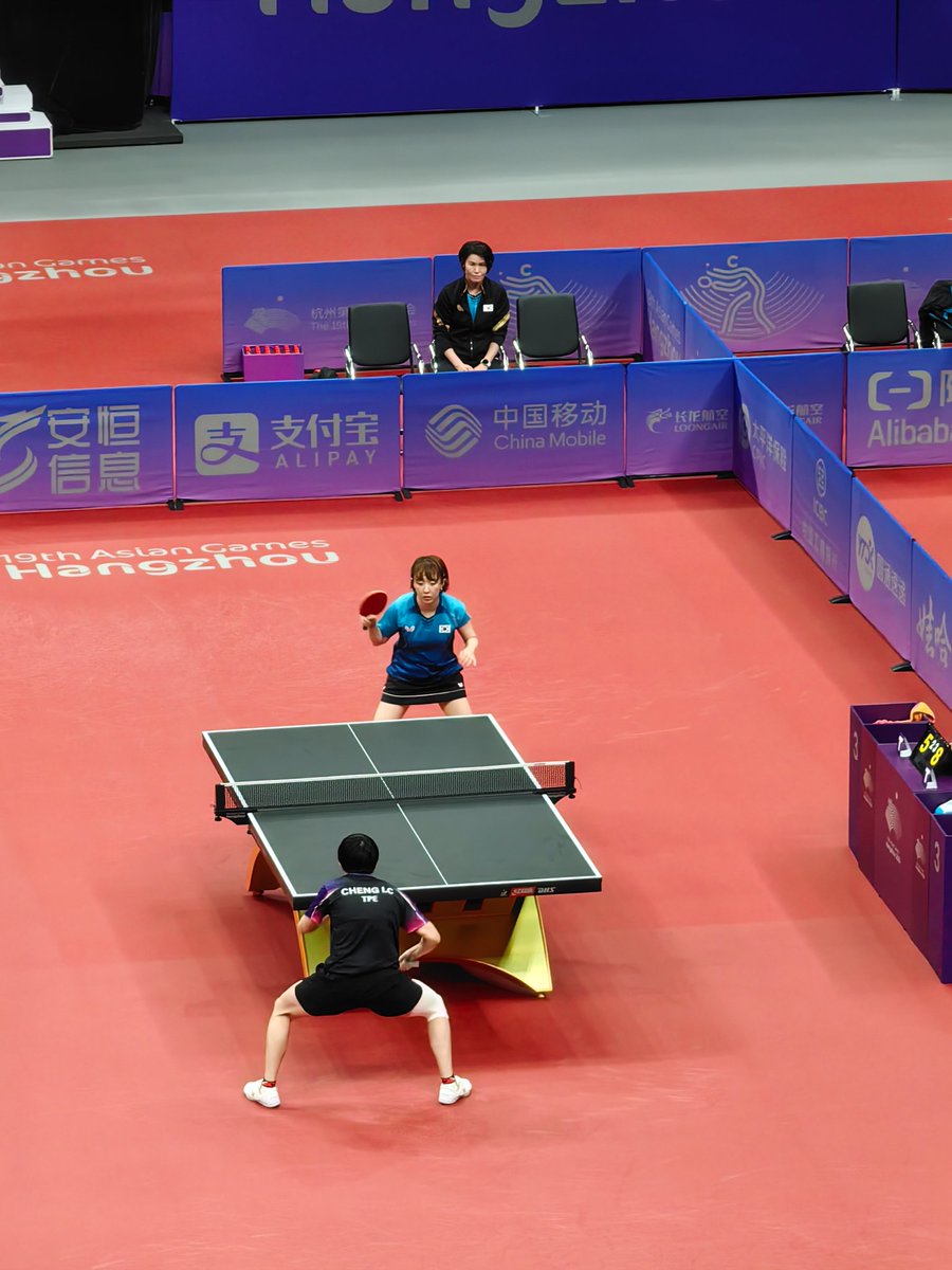 アジア大会の卓球女子1/8決勝で、会場の観客はチャイニーズ・タイペイの鄭怡静を応援した。In the women's table tennis 1/8 final of the Asian Games, the entire audience cheered Zheng Yijing, a Chinese Taipei team. #杭州亚运会 #AsianGames2023 https://t.co/HLy25nqaJA