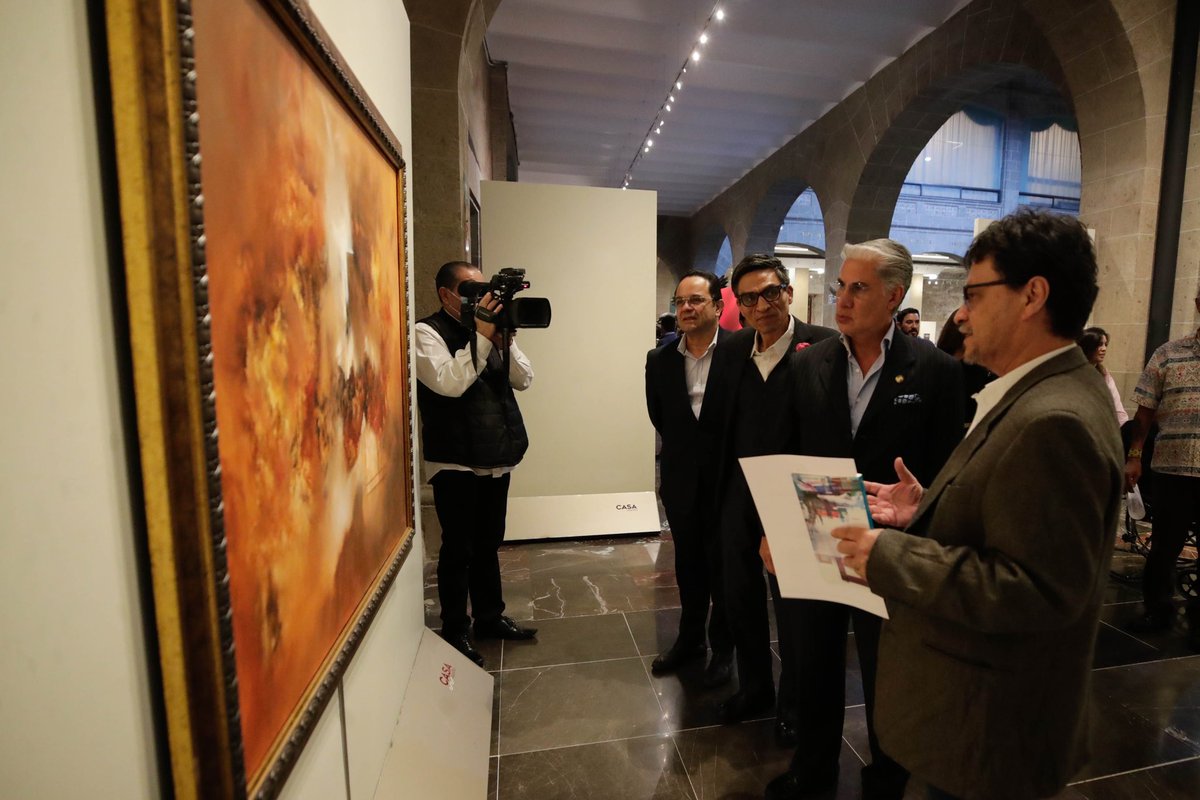 senadomexicano's tweet image. 📷 En la Casona de Xicoténcatl, #CasaNuestra, se inauguró la exposición "Zacatecas entre dos mundos", una muestra colectiva de arte actual zacatecano.

comunicacionsocial.senado.gob.mx/multimedia/gal…