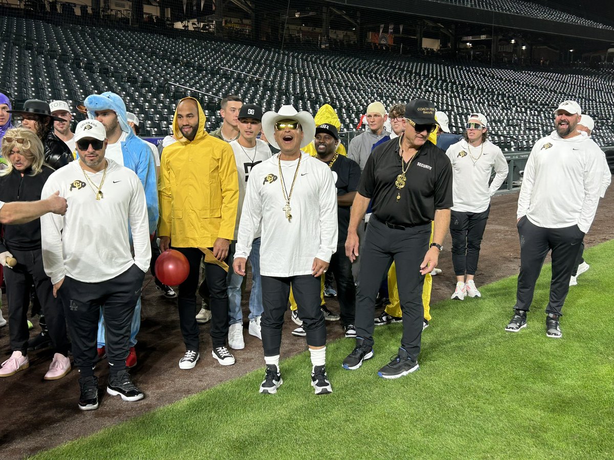 BRWalkoff's tweet photo. Yes that's Dave Roberts dressed as Coach Prime for the yearly Dodgers' dress-up day 😂

(via @THEREAL_DV) https://t.co/b0tDhGvSK1