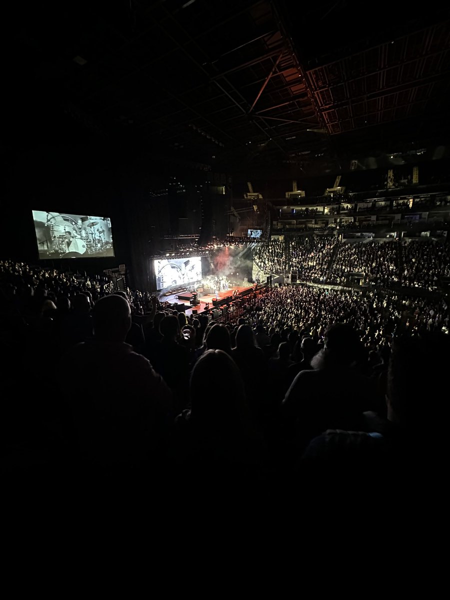 erin_e_byrd's tweet photo. Rockin out with the Killers at Rising! 
#WDAYRising #WDAYSocialSquad https://t.co/YO2gsK74NT