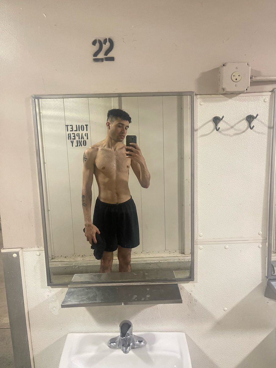 paperouteb's tweet photo. Who trynna show me off? https://t.co/nKkskrSzjt
