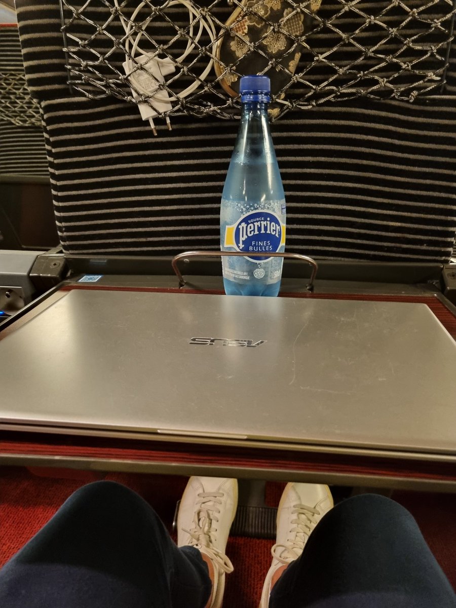 havraiseSG's tweet photo. Passion : déplacement pro. Un petit imprévu rend ce vendredi palpitant, sympathique A/R en sûdie inclus ☀️. #deplacementpro #vendredi #presqueweekend #projet #challenge https://t.co/7SZHGJIq7h