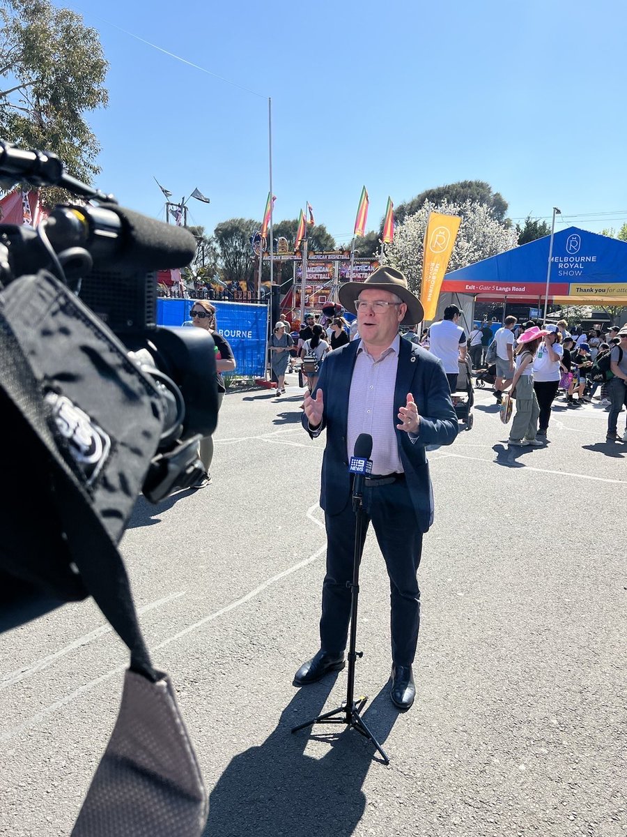 Great to join the crowds at the <a href="/MelbourneRoyal_/">Melbourne Royal</a> Show to see the latest and greatest in Victorian agriculture. And a stellar day for it!