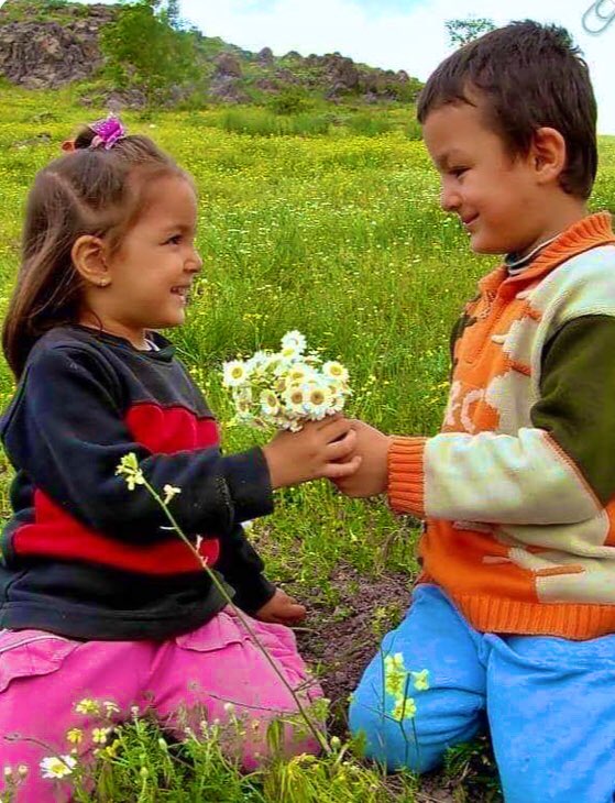 ...

Güzel insanlar biriktirin hayatınızda.!
Bencil olmayan, kırmayan,
Özür dilemesini bilen 
Sizi olduğunuz gibi kabul eden
İyi dostlar biriktirin..
Aramızda kalsın demeye gerek olmasın
Ömre ömür katan insanları tutun hayatınızda..

#GünaydınHayattt ☕️🍃🌼🍂
#HayırlıCumalar