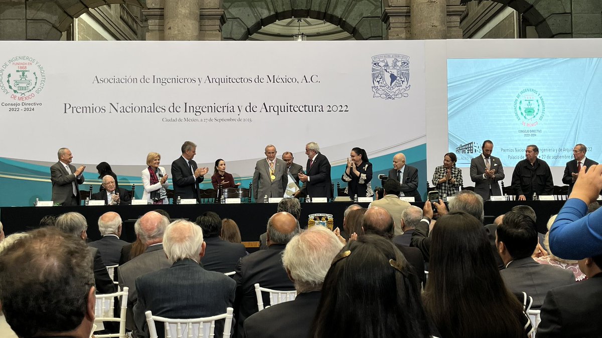 JulianBecerril's tweet photo. • @AIAMEX otorga los Premios Nacionales de Ingeniería y de Arquitectura 2023 a Xavier Cortés Rocha y Juan Eibenschutz Hartman. Recibieron el reconocimiento de manos del Dr. Enrique Graue Wiechers, Rector de la @UNAM_MX. @Ing_JJimenezA 

➡️https://t.co/wZnMGAiJGV⬅️
#ÚLTIMAHORA https://t.co/oUG7epzluS