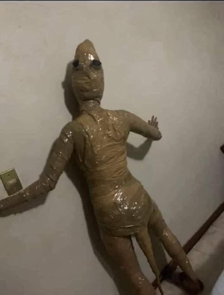 “Se canceló la fiesta de disfraces”

Yo: