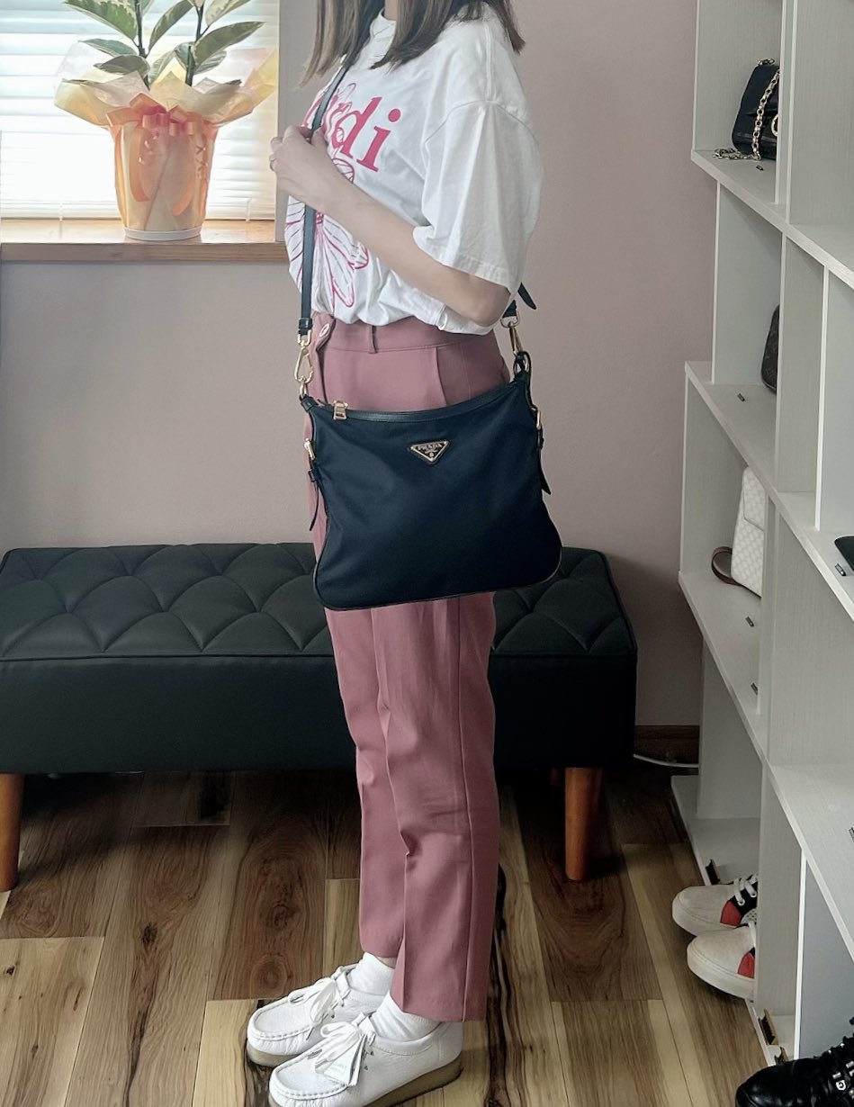 ✨超美品✨プラダ ハンドバッグ 鞄 三角ロゴ プレート ナイロン カデナ 黒 美品 プラダ ナイロン 三角ロゴ ハンドバッグ ブラック - メルカリ