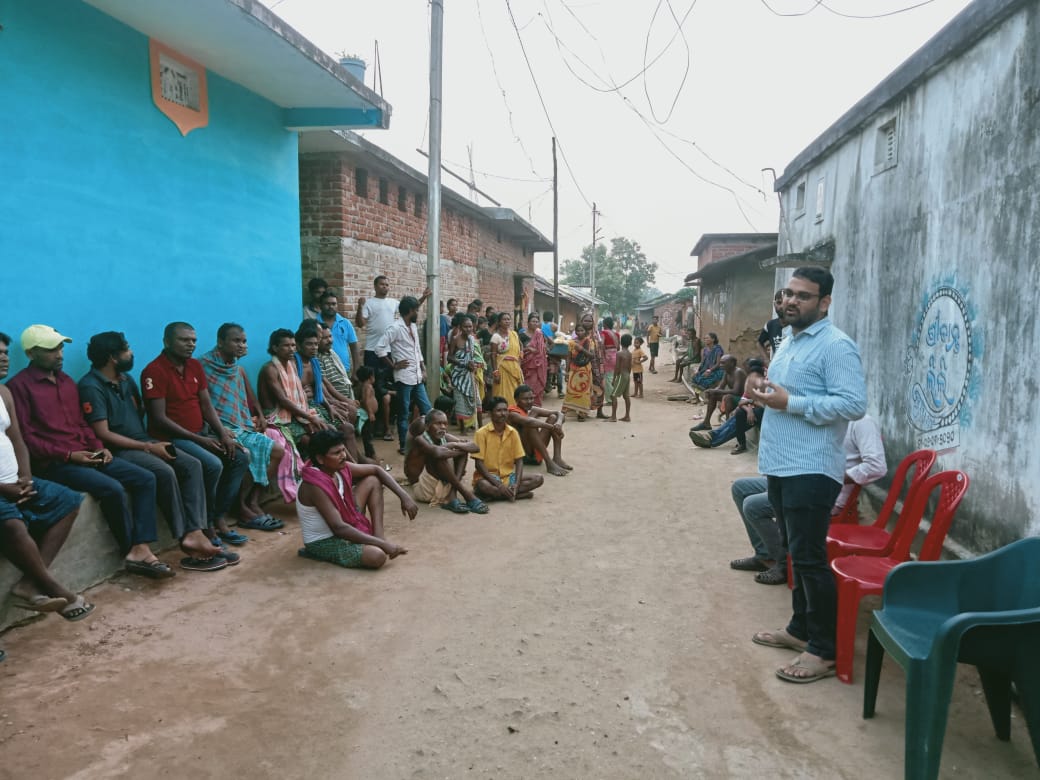 NarayanKarmi's tweet photo. ଅନୁସୂଚିତ ବସ୍ତି ସମ୍ପର୍କ ଅଭିଯାନ କାର୍ଯ୍ୟକ୍ରମ, ବୌଦ୍ଧ ଜିଲ୍ଲା ଆମ ଶୁଣ୍ଡିପଦର ପଞ୍ଚାୟତ ଅନ୍ତର୍ଗତ ଶୁଣ୍ଡିପଦର  ଠାରେ । ବିଜେପି ସରକାରଙ୍କ ସମସ୍ତ ଜନହିତକାରୀ ଯୋଜନା ବିଷୟରେ ଆଲୋଚନା ହେଲା । ଅନୁସୂଚିତ ବର୍ଗଙ୍କୁ ସର୍ବଦା ମୋଦି ସରକାରଙ୍କ ପ୍ରାଧାନ୍ୟ ରହି ଆସୁଛି @BJP4Odisha @dpradhanbjp @Bishweswar_Tudu @SamalManmohan7 https://t.co/nMuvTURyJ3