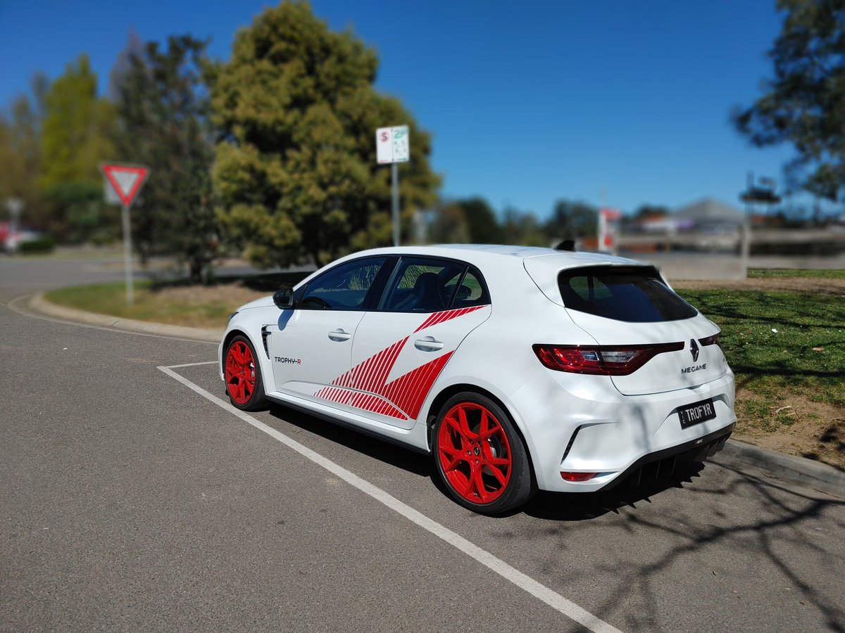 Impalfa's tweet photo. Absolutely perfect weather to take my #TrophyR #MEGANE #RS for a coffee run and bed the new brakes in 😍 https://t.co/zBH5JRgR5D