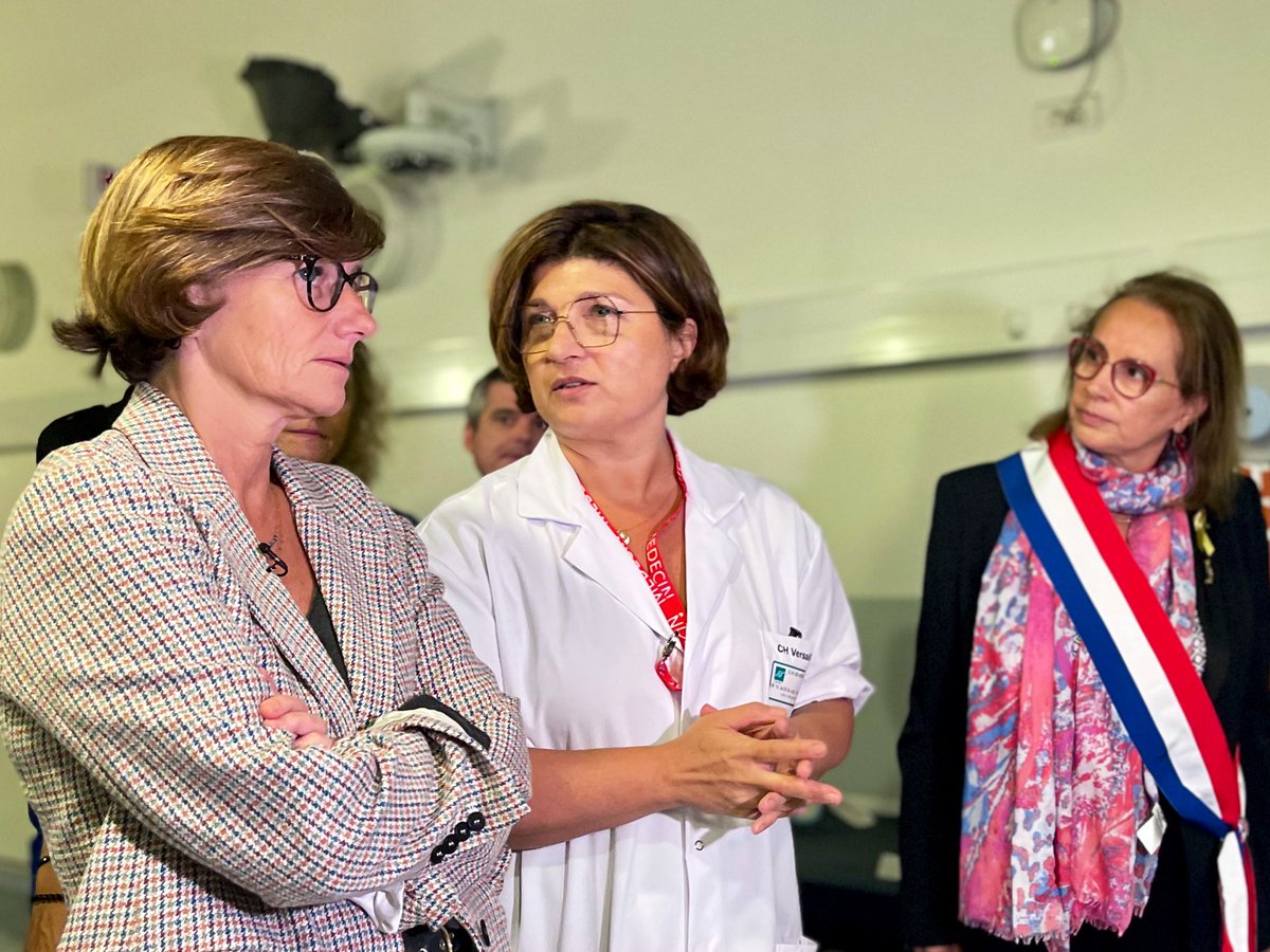 agnesfirmin's tweet photo. Fin de garde aux urgences du @ch_versailles  pour échanger avec les soignants sur leur sécurité. Des difficultés, mais aussi des dispositifs efficaces déjà mis en place à leur initiative. 

Nous allons passer un cap avec un plan interministériel de lutte contre ces violences. https://t.co/UvaS6m8xuM