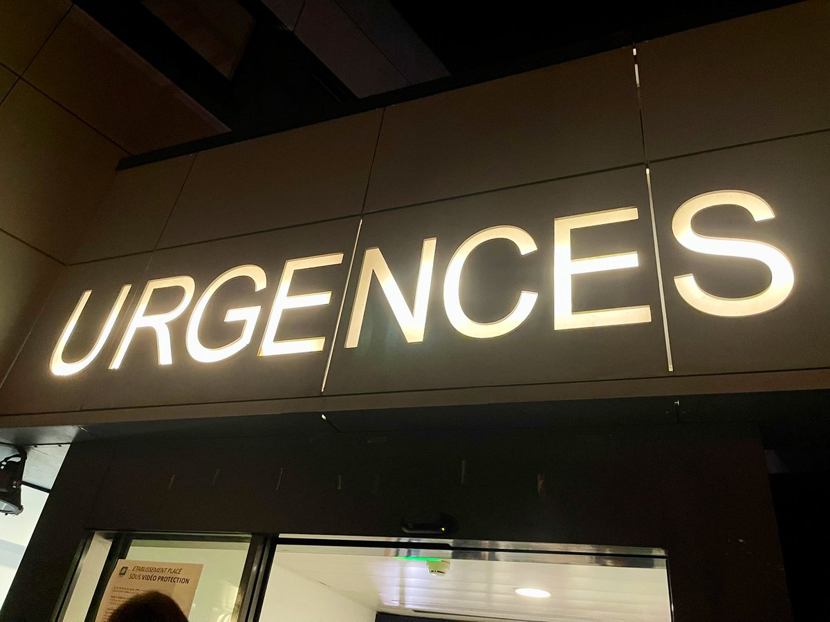 agnesfirmin's tweet photo. Fin de garde aux urgences du @ch_versailles  pour échanger avec les soignants sur leur sécurité. Des difficultés, mais aussi des dispositifs efficaces déjà mis en place à leur initiative. 

Nous allons passer un cap avec un plan interministériel de lutte contre ces violences. https://t.co/UvaS6m8xuM