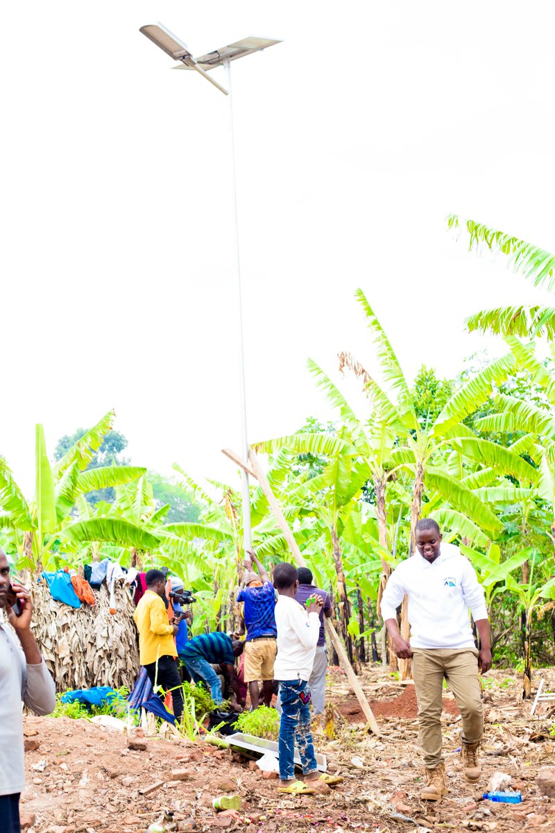 MrSolarGrid's tweet image. solar street light installation kazi ikiendelea karibu tukuhudumie.