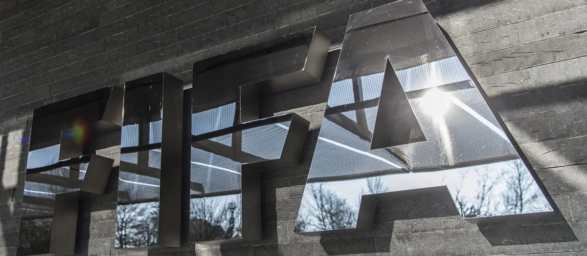 fifamedia's tweet photo. FIFA Football Agent Regulations to fully enter into force as of 1 October

☑️Includes mandatory use of licensed agents and a cap on service fees

☑️Follows an extensive consultation process

☑️Approximately 4,500 licences were issued to individuals

👉 https://t.co/htvE7fxUwl https://t.co/DjZAZPQJ3s