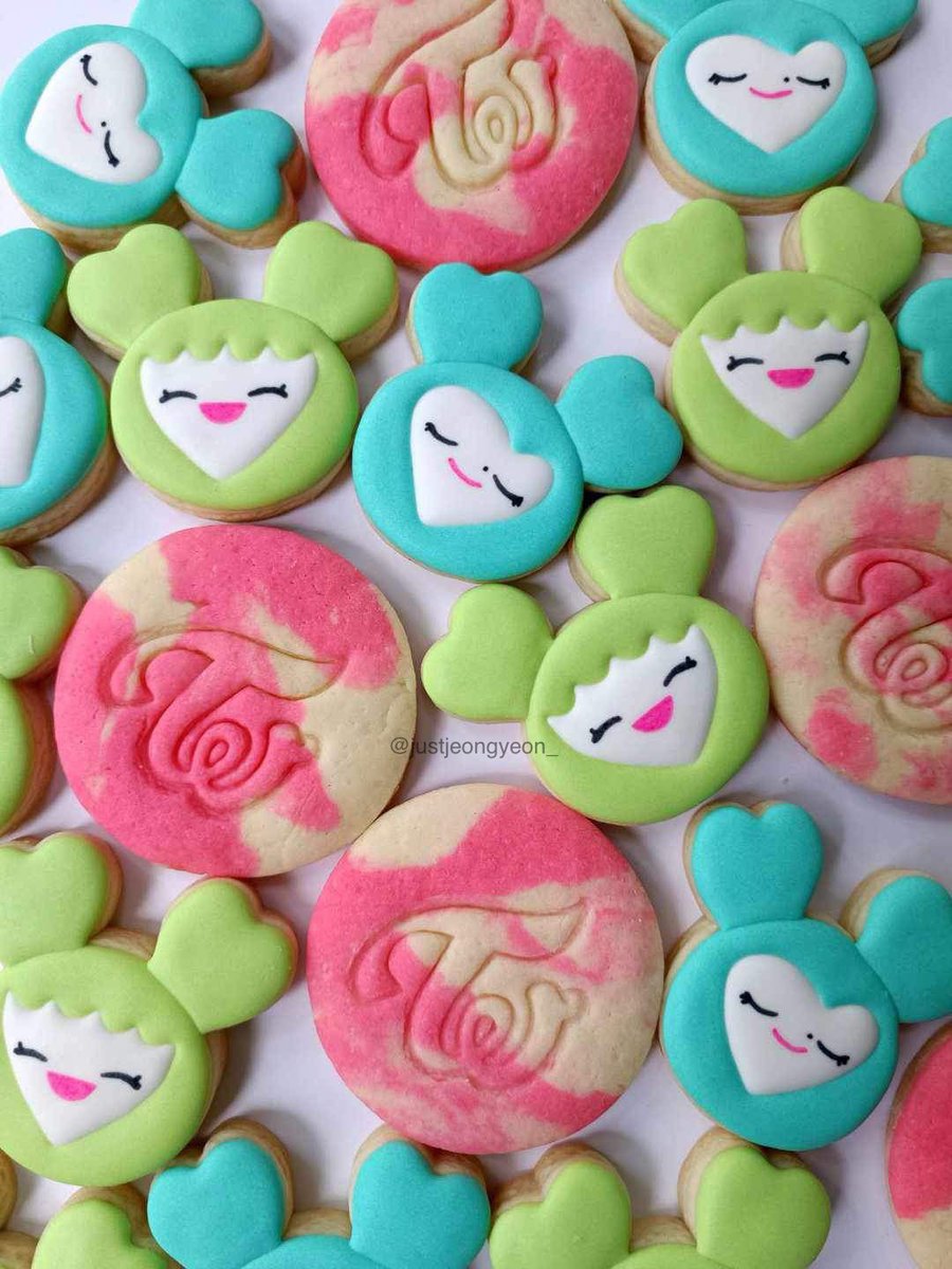 justjeongyeon_'s tweet photo. Mini jeongvely, mively, and twice cookies turned out so cute. Ready for RTB in Bulacan tomorrow. See you ONCES. I'm so excited to see Twice! Let's loudly cheer for the girls! 💚💖 

#TWICE_5TH_WORLD_TOUR_BULACAN #TWICE_5TH_WORLD_TOUR https://t.co/lJkn6ukW4u