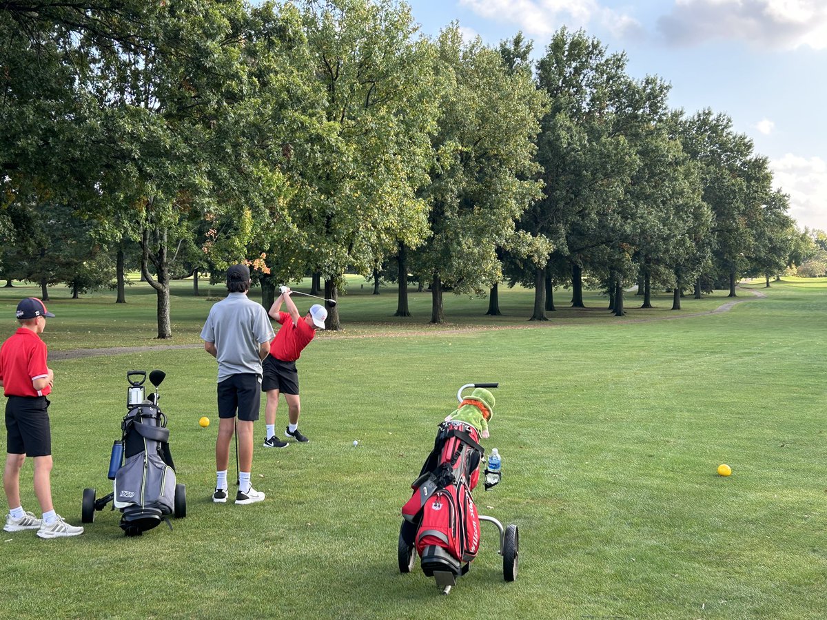 The Ridge golf team lost to Sycamore, 174-165, in last night’s match at Green Crest GC. Low scorers for Ridge were Zach B. and Carter J. with 43s and Adam and Andrew M. with 44s.
