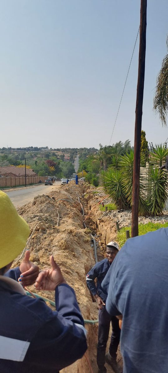 DiscoBunny88's tweet photo. @WasabiWise @CityPowerJhb Yup, they've left our neighborhood in such a state and easy for anybody to come and steal or damage the lines. #ShittyPower who is responsible for cleaning this mess up? https://t.co/kwjPyl3Qvh