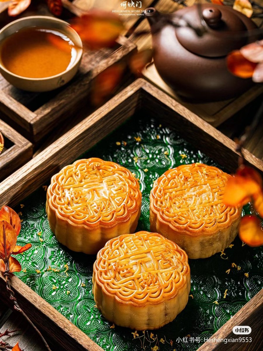 The Mid-Autumn Festival originated in ancient times, popularized in the Han Dynasty, stereotyped in the early Tang Dynasty, and prevailed after the Song Dynasty. #中秋节 #MidAutumnFestival #Chinesetraditionalfestival #Chineseculture #zhongqiujie
#MoonCake #嫦娥 #玉兔 #🇨🇳