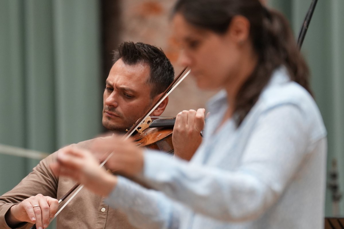 💿@Dobrinka_T: Orchestral Works & Concerti💿 Only one week to go before we release our new album! Take a sneak peek at one of the movements from the Concert for Viola, performed by Maxim Rysanov🎻 👇Stream Concerto for Viola and Strings: Light orcd.co/bjzd6o