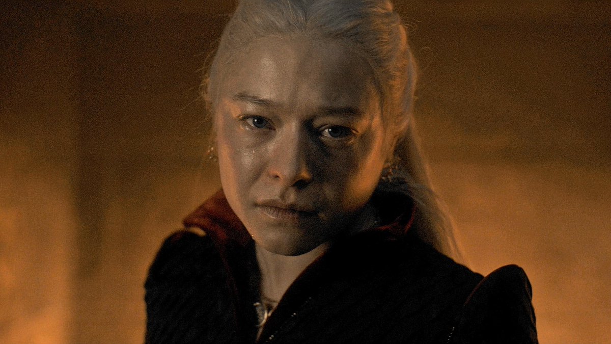 poisnive's tweet photo. Rhaenyra and Daenerys both wanted peace, but they left them no choice. https://t.co/DwEVXOEL5R