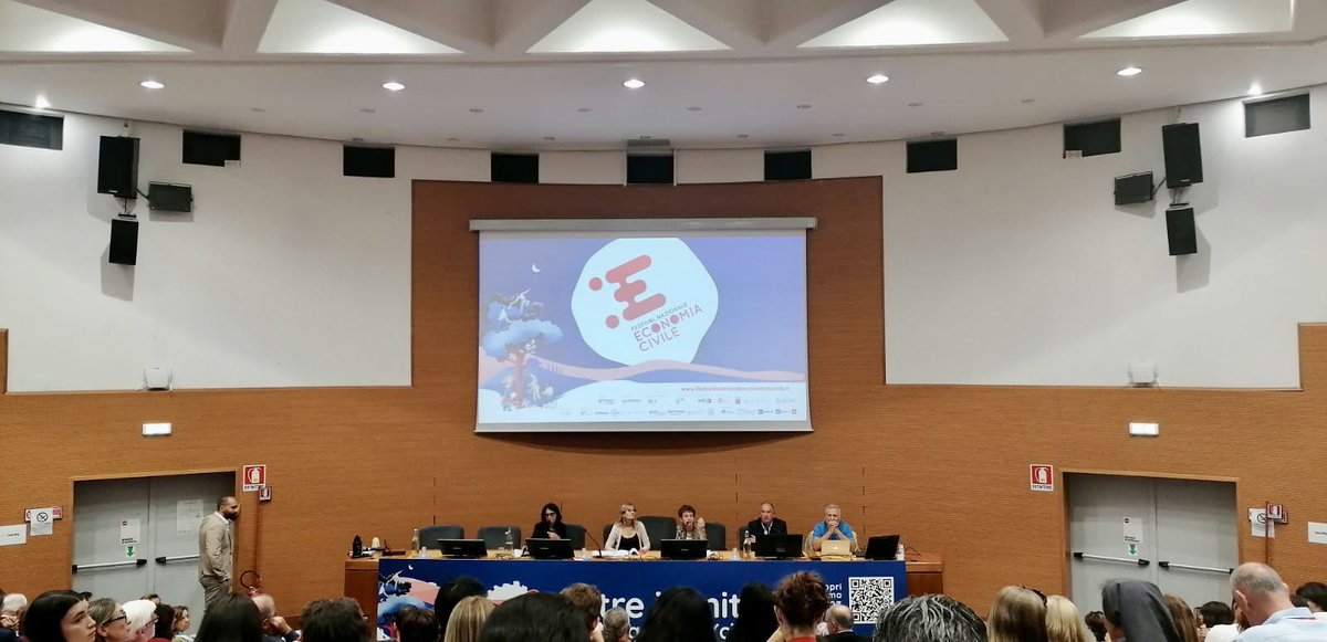 confcoopgiovani's tweet photo. 📍Ieri al @fnecfestival di Firenze, protagonisti dell'Hackathon all'UniFi con @NeXteconomia e @FedercasseBCC!
🎯 Dal dialogo tra il Nobel 2001 @JosephEStiglitz e il Presidente Giovani Imprenditori @Confcooperativ1 @dennismaseri sono emersi alcuni punti ➡️ 
https://t.co/5WYzPKIAme https://t.co/OrxgCew6uU