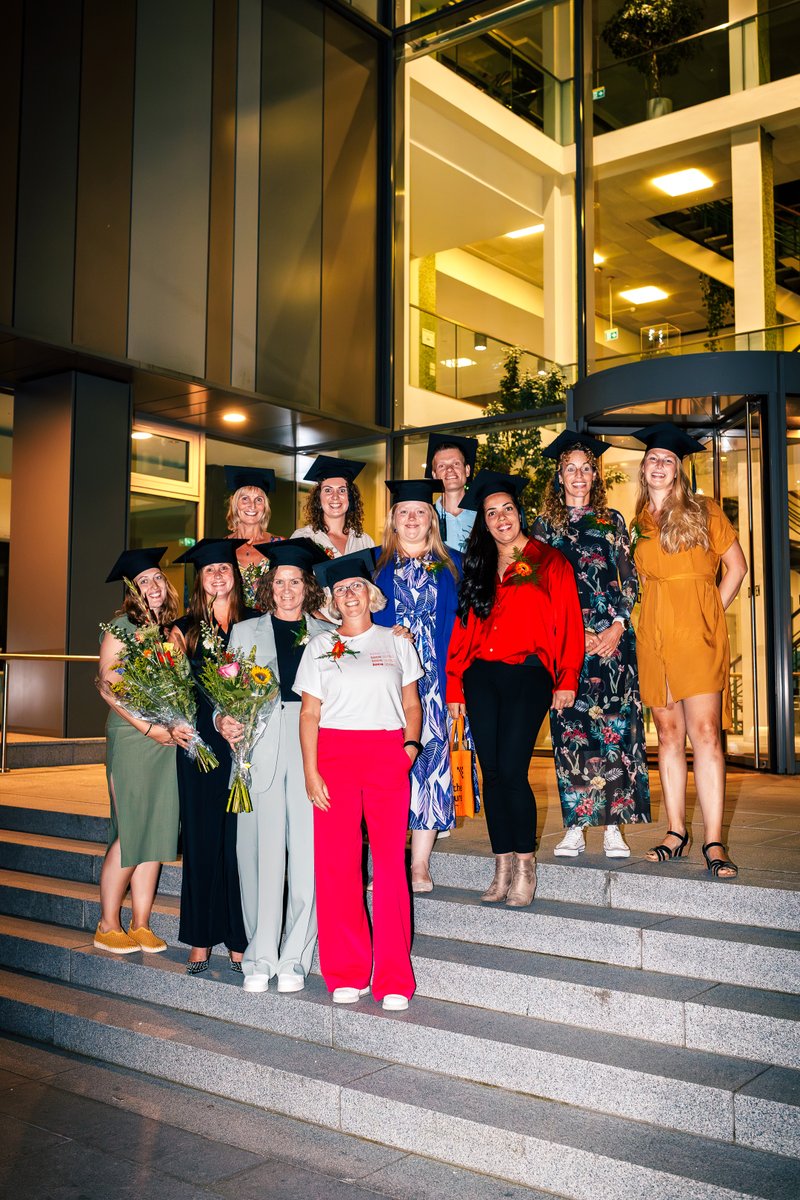 Super leuk! Afgelopen woensdag ontvingen deze toppers hun diploma van de Master Interprofessioneel werken met Jeugd. Van harte gefeliciteerd met deze geweldige prestatie.