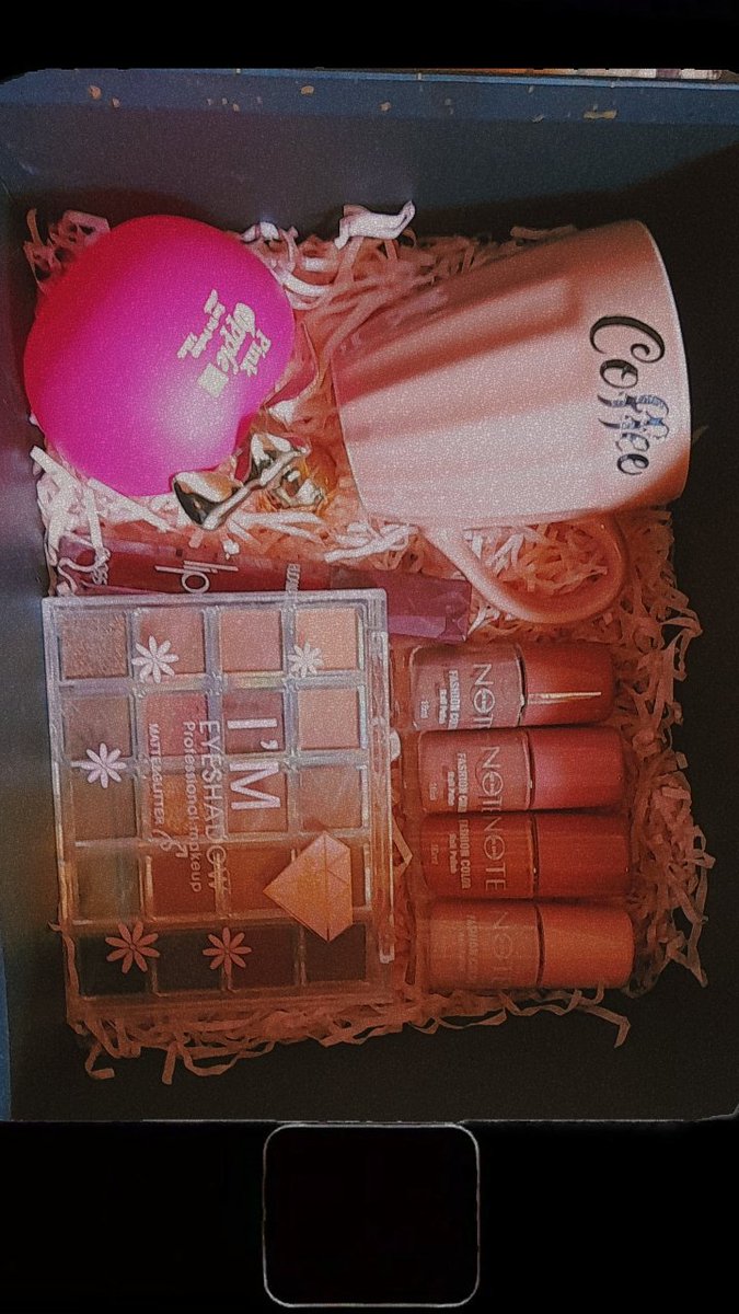 PPuffay's tweet photo. Your favorite coffee is back 
🔥
A "congratulations" gift 
Consest of
Eyeshadow pallete 
Nail polish 
Lipstick 
Perfume 
Coffee mug 
250gm of coffee 
In a lovley black and gold gift box.
Order now:
0908813708
الحصاحيصا
Delivery available
#كيفك_بُن
#تباً_للحرابة_مجداً_للسلام https://t.co/AgILmnJY2u