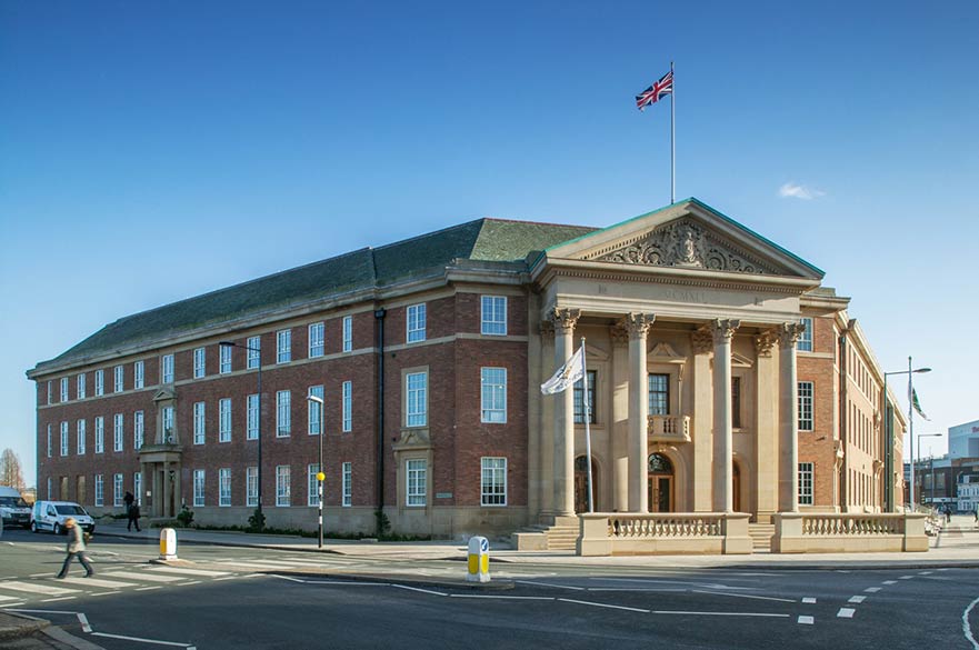 DerbyCC's tweet photo. On Sunday, to mark Nigerian Independence Day, and acknowledge the large population of people in Derby who identify their ancestry with Nigeria, we will be lighting up the Council House and the A52 bridge. We will also be flying the Nigerian flag in the river gardens. https://t.co/1XU5jQTUom
